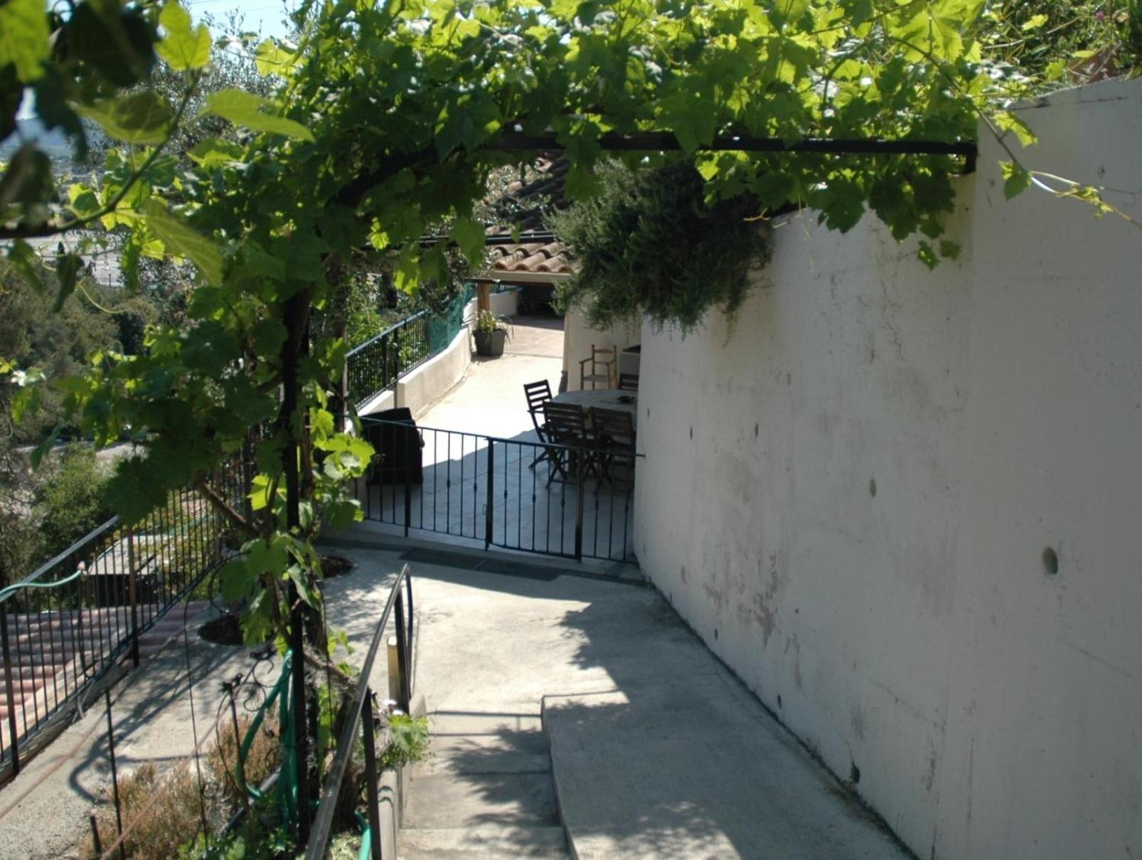 La Vigne Sous Les Pins Apartment Castagniers Exterior photo